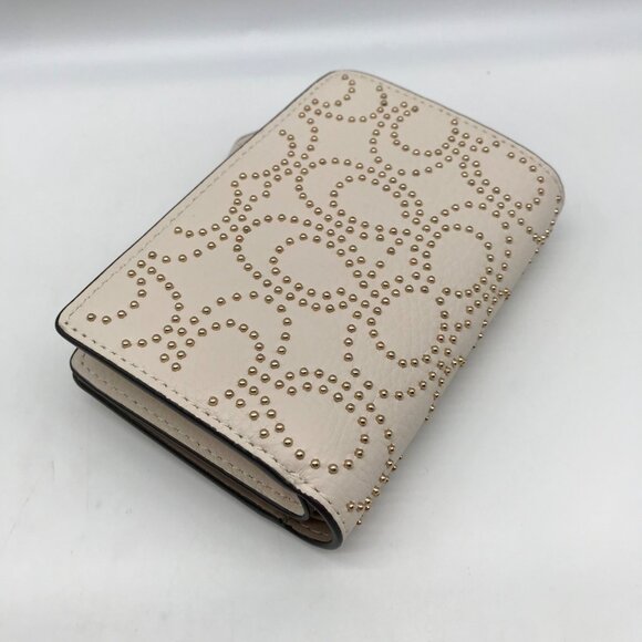 Coach Chalk Pebbled Leather Signature Rivets Corner Zip Wallet - Picture 9 of 12